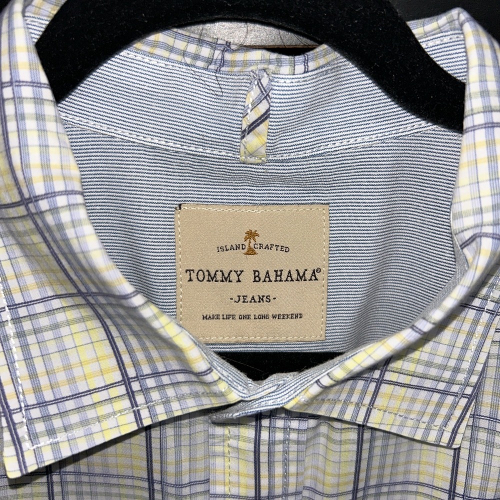 Tommy Bahama Men's size M Plaid Island Crafted Short Sleeve Button Down - Picture 2 of 7